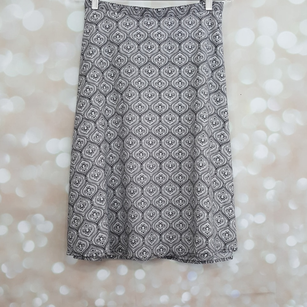 16W graphic skirt